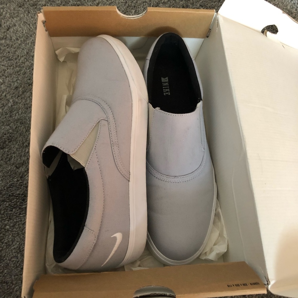 Nike men’s slip on shoes